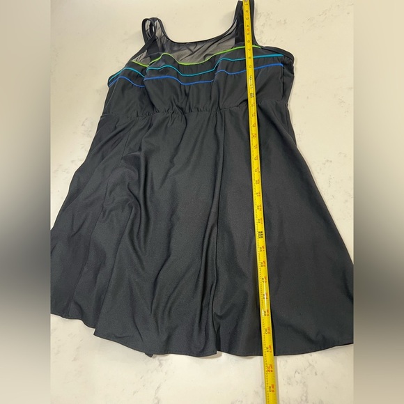 Stylish Black Garment - Picture 8 of 11